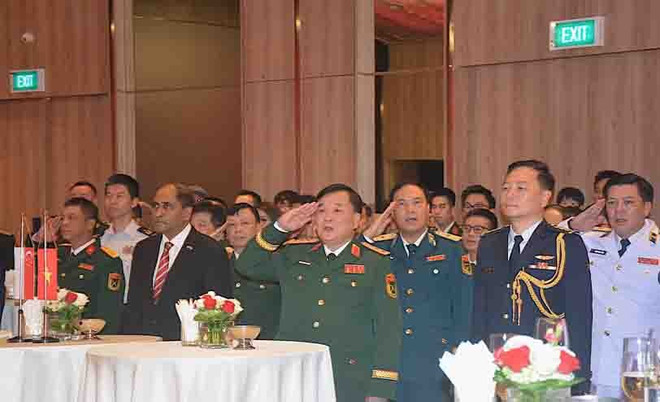 Le vice-ministre vietnamien de la Défense, Hoàng Xuân Chiên (centre) lors de l’événement, à Hanoi, le 9 juillet. Photo : VNA hoang-xuan-chien.jpg