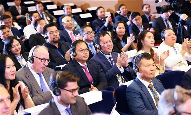 Délégués participant au Forum des affaires Vietnam-France à Paris, mercredi 11 juin. Photo : VNA pm-pham-minh-chinh-forum.jpg