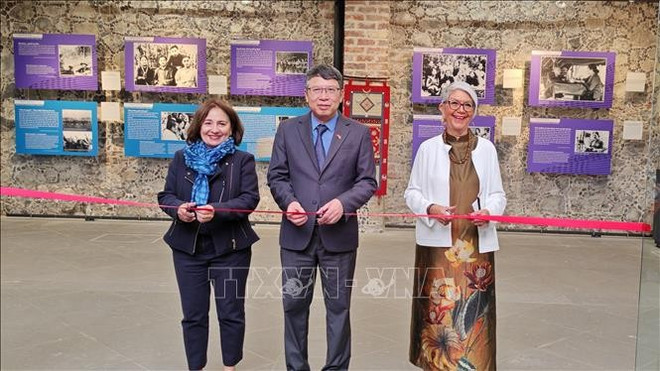 Inauguration de l’exposition de photos « Armée aux cheveux long» au Musée de la Femme du Mexique. Photo : VNA expo-armee-aux-cheveux-longs.jpg