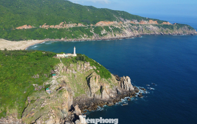 Mui Dien, l’un des deux premiers endroits du Vietnam à accueillir le lever du soleil. Photo: tienphong.vn mui-dien-tienphongvn.jpg