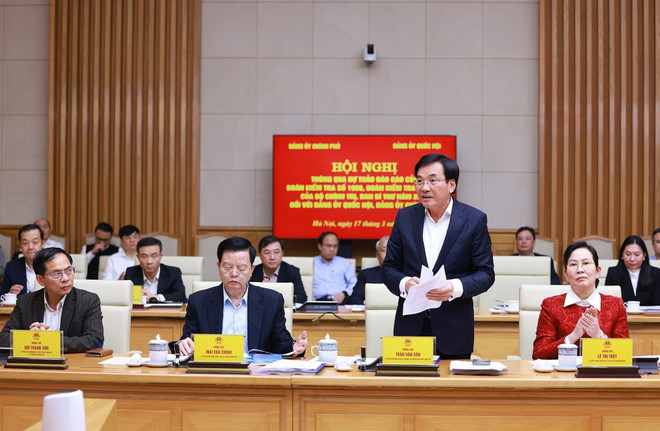 Lors de la réunion coprésidée par le président de l’Assemblée nationale Trân Thanh Mân et le Premier ministre Pham Minh Chinh, lors de la réunion. Photo: VNA mission-de-controle.jpg