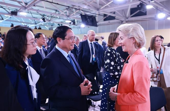 Le Premier ministre Pham Minh Chinh et la présidente de la Commission européenne, Ursula von der Leyen (à droite), à Nice, en France, le 9 juin. Photo : VNA ursula-von-der-leyen.jpg