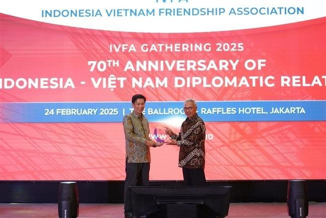 budiarsa-sastrawinata-ta-van-thong.jpg