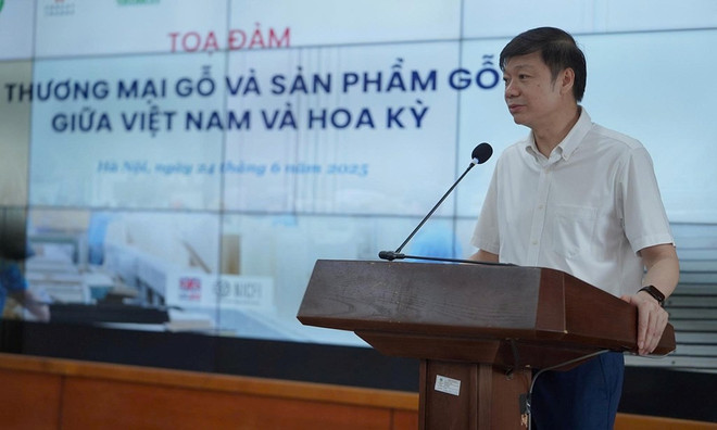 Le directeur du Département des forêts et de la protection des forêts, Trân Quang Bao, prend la parole lors de la table ronde. Photo : VNA tran-quang-bao.jpg