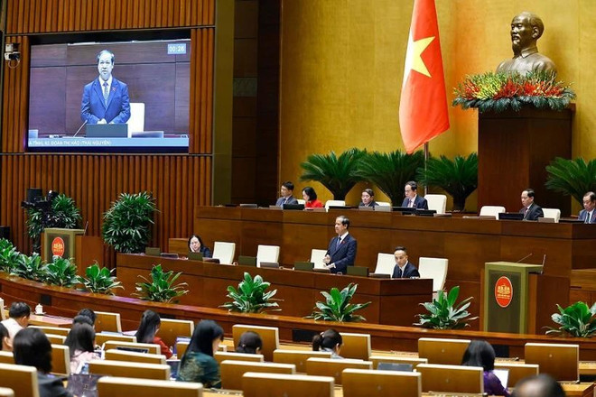 Le ministre de l’Éducation et de la Formation, Nguyên Kim Son, lors de la séance de questions-réponses. Photo : VNA assemblee-nationale-education-et-formation.jpg