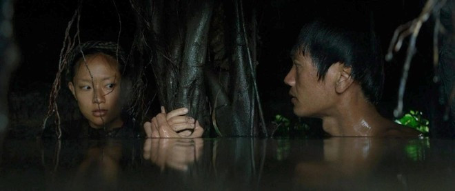 Une scène avec Ba Huong et Tu Dap. Photo : capture d’une scène du film "Dia dao" ba-huong.jpg