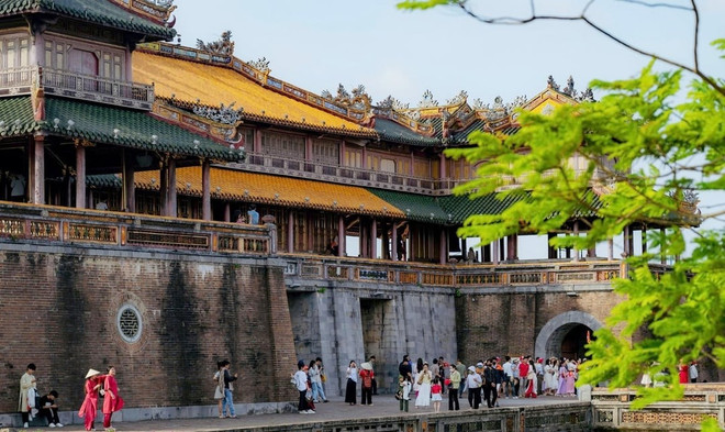 Le belvédère des Cinq phénix (Lâu Ngu Phung), l’une des œuvres architecturales les plus remarquables de la dynastie des Nguyên dans la Cité interdite. Photo: nongnghiepmoitruong.vn le-belvedere-des-cinq-phenix.jpg