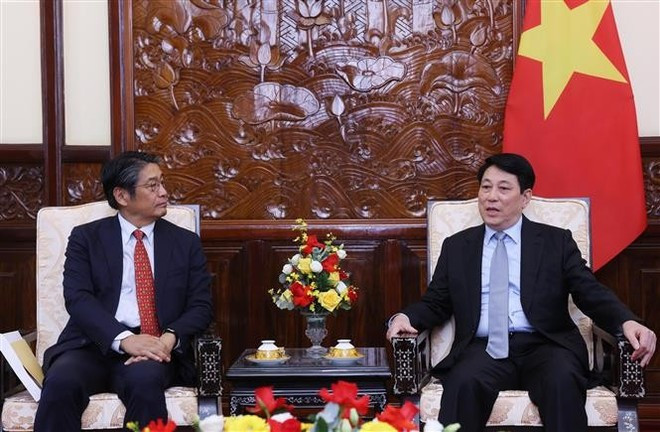 Le président Luong Cuong recevant l’ambassadeur du Japon au Vietnam, Ito Naoki, à Hanoi, le 6 juin. Photo : VNA luong-cuong-ito-naoki-vna.jpg