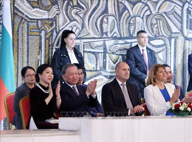 to-lam-rumen-radev.jpg