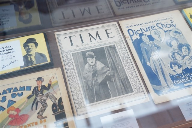 Un numéro du TIME Magazine du 6 juillet 1925 mettant en vedette Charlie Chaplin fait partie des souvenirs exposés lors de l’exposition « Charlie Chaplin : Échos d’une légende ». Photo : SLMH charlie-chaplin-slmh.jpg