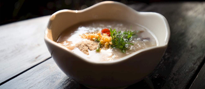La bouillie d’abats de porc (Cháo lòng). Photo: TasteAtlas chao-long.jpg