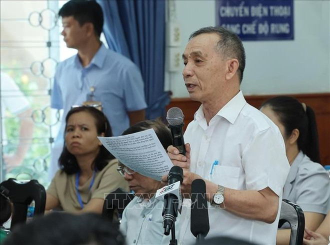 L’électeur Lê Van Khuyên, domicilé dans la commune de Thoi Tam Thôn, district de Hoc Môn, s’exprime lors de l’événement, le 28 juin. Photo : VNA electeurs-cu-chi-hoc-mon.jpg