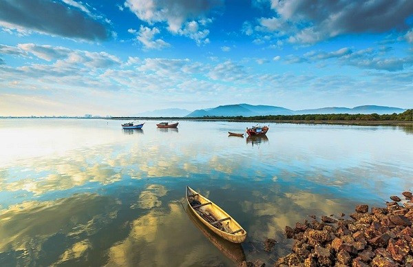 Lagon Thi Nai. Photo: dulichvietnam.com.vn thi-nai.jpg