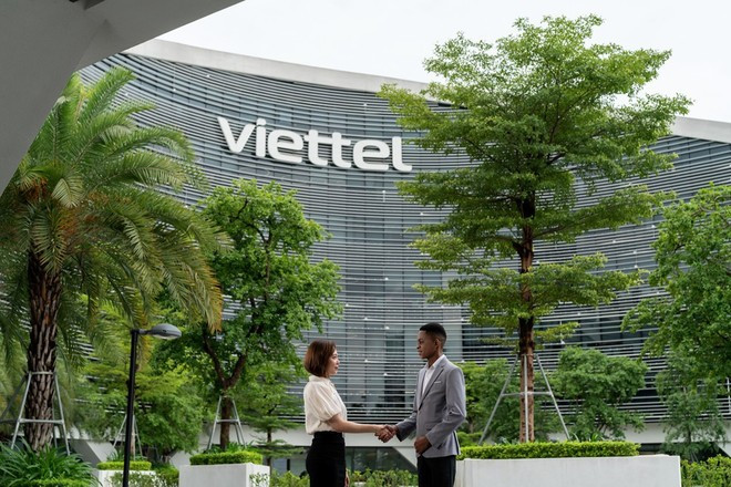 Viettel figure parmi les 30 premiers groupes d’investissement stratégiques du pays. Photo: VNA vietnam-report-viettel.jpg