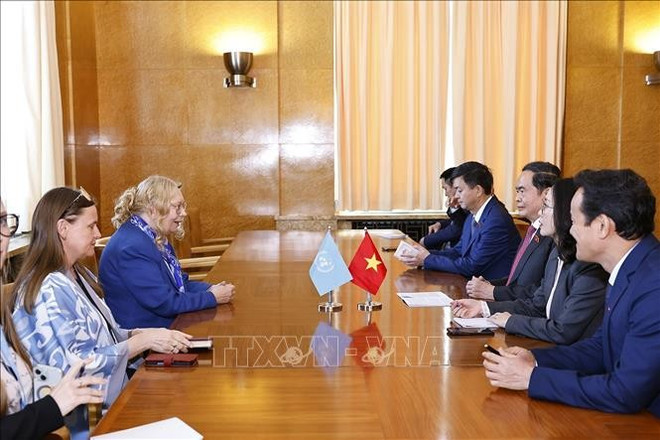 Le président de l’Assemblée nationale du Vietnam, Trân Thanh Mân rencontre la directrice générale de l’Office des Nations Unies à Genève, Tatiana Valovaya. Photo : VNA tatiana-valovaya.jpg