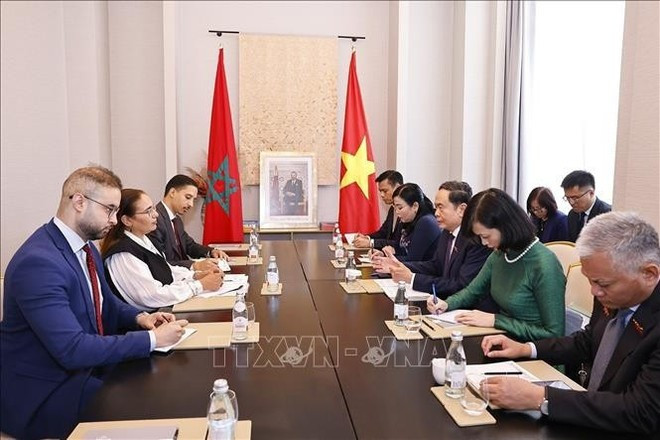 Le président de l’Assemblée nationale du Vietnam, Trân Thanh Mân rencontre la présidente du Groupe d’amitié parlementaire Maroc-Vietnam, Lubna Srhiri. Photo : VNA tran-thanh-man-lubna-srhiri-vna.jpg