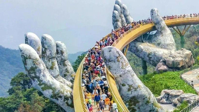 Le pont d’Or à Dà Nang (Centre), l'un des ponts piéton les plus impressionnants au monde. le-pont-dor-a-da-nang-centre.jpg