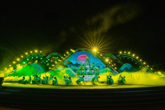 Des danseurs et autres artistes se produiront lors de l’ouverture du Festival international de feux d’artifice de Dà Nang (DIFF) 2025. L’événement se déroulera du 31 mai au 12 juillet. Photo : DIFF des-danseurs-et-autres-artistes.jpg