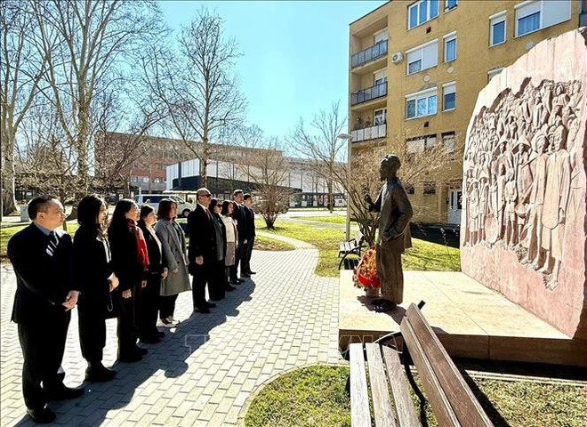 monument-ho-chi-minh-a-zalaegerszeg.jpg