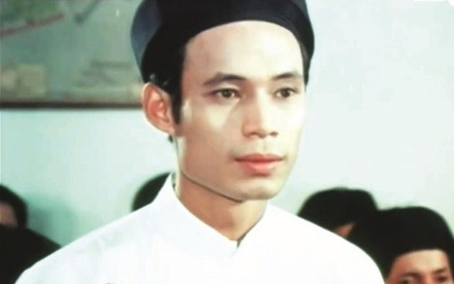 L'"Artiste du peuple" Tiên Hoi joue le rôle de l'Oncle Hô. Photo : ST/CVN tien-hoi.jpg