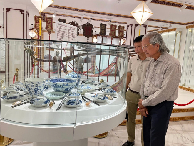 Visiteurs au Musée de la cour impériale de la dynastie des Nguyên. Photo: VOV musee-de-la-cour-imperiale-de-la-dynastie-des-nguyen.jpg