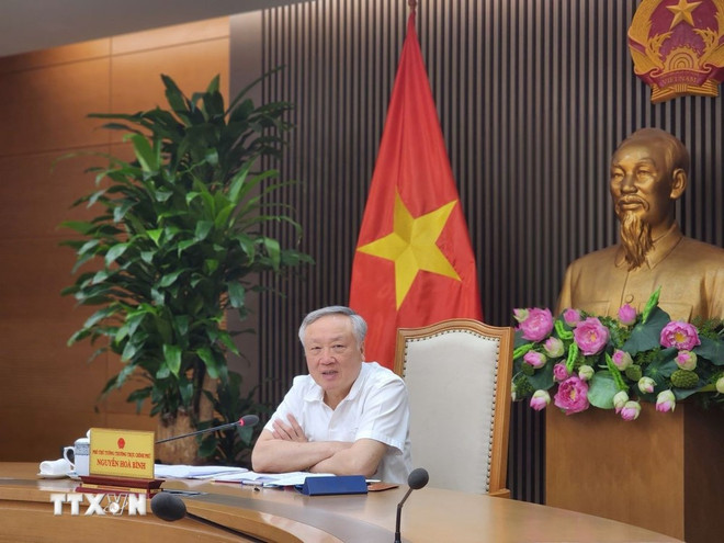 Le vice-Premier ministre permanent Nguyên Hoa Binh s’exprime lors de la réunion. Photo : VNA nguyen-hoa-binh.jpg