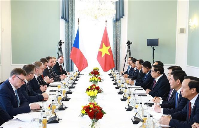Vue de l’entretien entre le Premier ministre vietnamien Pham Minh Chinh et son homologue tchèque Petr Fiala, à Prague, le 20 janvier. Photo: VNA pham-minh-chinh-petr-fiala-entretiens.jpg