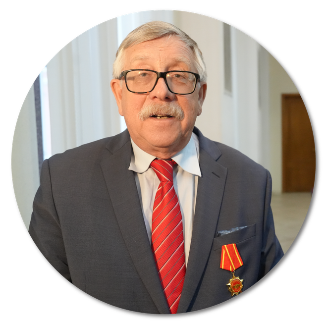 Petr Tsvetov, prof. associé-Dr en histoire à la Faculté des relations internationales de l’Académie diplomatique relevant du ministère russe des Affaires étrangères, et premier vice-président du Comité central de l’Association d’amitié Russie-Vietnam. petr-tsvetov.png