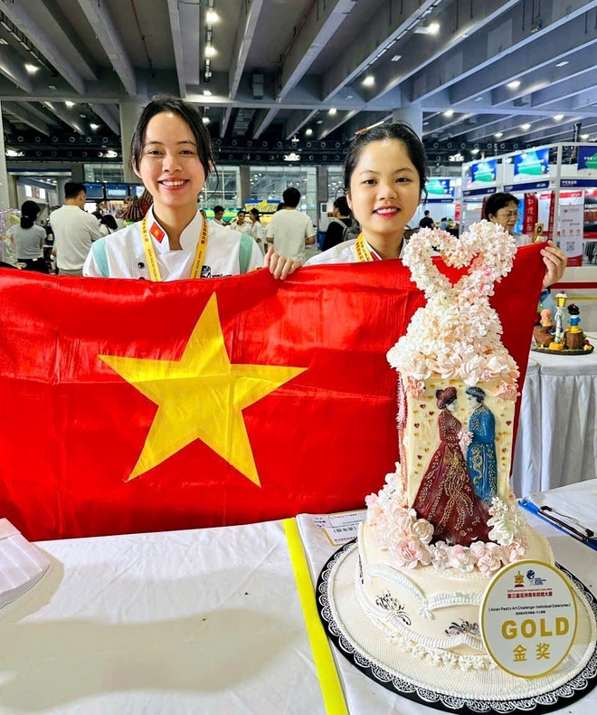 L'équipe vietnamienne remporte quatre médailles d'or au Défi des jeunes chefs pâtissiers asiatiques 2025. Photo: baovanhoa.vn vietnam-asian-pastry-young-chefs-challenge-2025.jpg