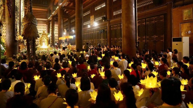 Les fidèles vénèrent les reliques de Bouddha à la pagode Bai Dinh, dans la province de Ninh Binh. Photo: NDEL pagode-bai-dinh-ninh-binh.jpg