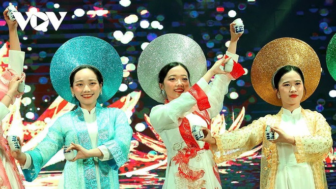 Une danse de la cour royale de Huê. Photo: VOV danse-de-la-cour-royale-de-hue.jpg