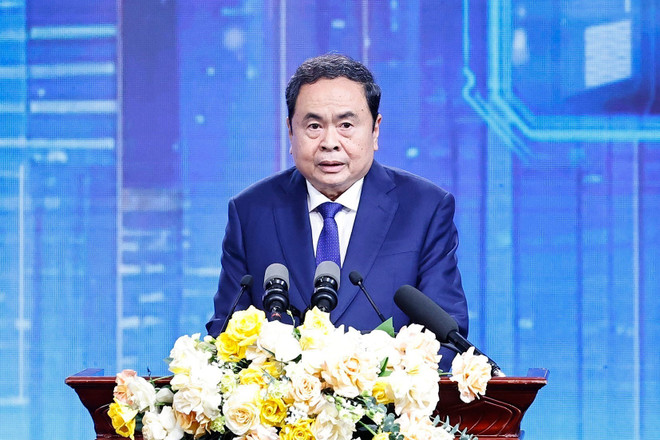 Le président de l’Assemblée nationale, Trân Thanh Mân, s’exprime lors de la 18e cérémonie de remise des Prix "Nhân tài dât Viêt" (Talents du Vietnam), à Hanoi, le 27 octobre. Photo : VNA tran-thanh-man-ceremonie.jpg