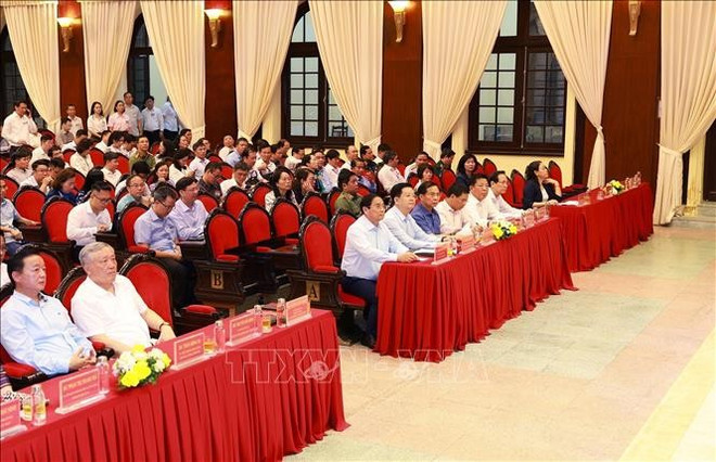 Délégués participants à la conférence nationale de formation sur l’organisation et le fonctionnement des organisations du Parti, des administrations locales, du comité du Front de la Patrie du Vietnam et des organisations politiques de masse au niveau communal. Photo: VNA pham-minh-chinh-conference.jpg
