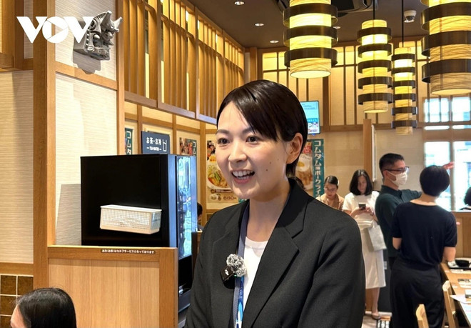 Mme Aoki, responsable chez Matsuya. Photo : VOV mme-aoki.jpg