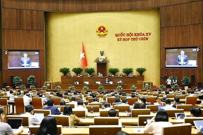 Le ministre des Finances, Nguyên Van Thang, répond aux questions des députés. Photo : VNA nguyen-van-thang.jpg