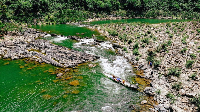Franchir les rapides de Tam Lu, bien que périlleux, procure aux visiteurs une montée d’adrénaline et une impression inoubliable. Photo : VnExpress tam-lu-vnexpress.jpg