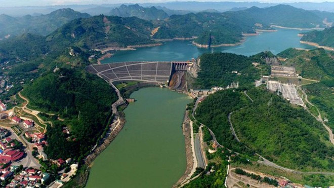 La centrale hydroélectrique de Hoa Binh. Photo: baodautu centrale-hydroelectrique-de-hoa-binh.jpg