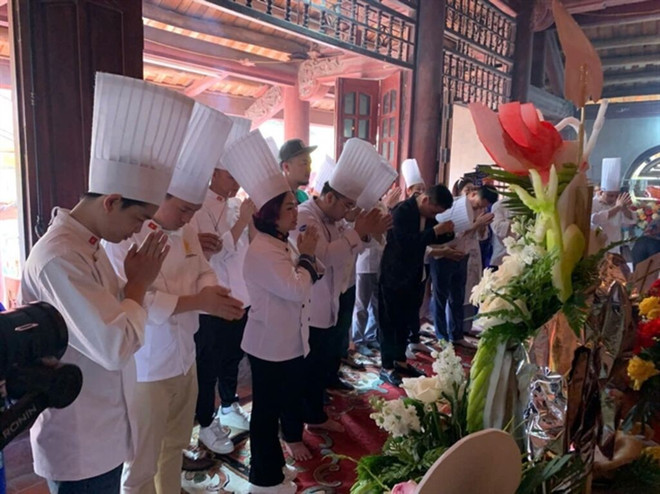 L'Association des cuisiniers vietnamiens préparera un nombre record de 100 plateaux d'offrandes lors de la cérémonie. Photo : Comité d'organisation association-des-cuisiniers-vietnamiens.jpg