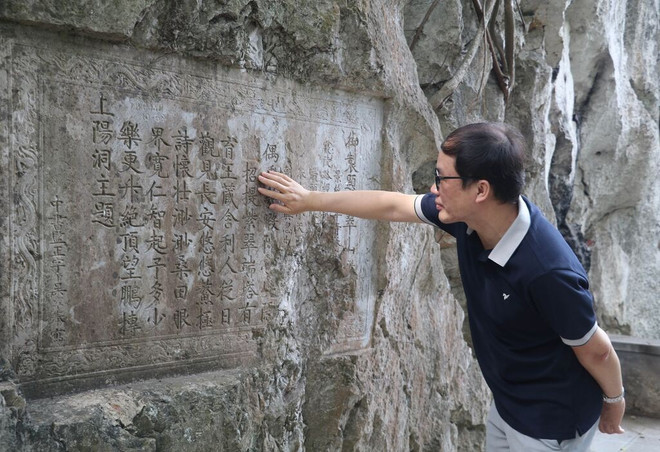 Les inscriptions hán nôm constituent une source historique et documentaire d’une grande richesse, relatant non seulement des événements et des personnages liés à Non Nước, mais aussi à l’ensemble du pays. Photo : VNA inscriptions-han-nom.jpg