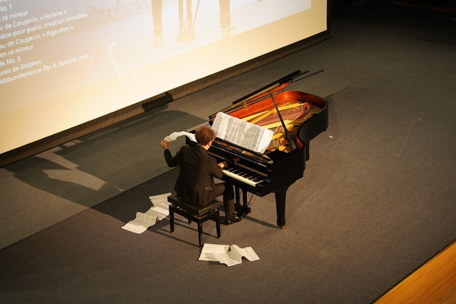 Reconnu comme l’un des chefs d’orchestre et pianistes les plus audacieux de sa génération, David Greilsammer s’est produit dans les plus grandes salles de concert du monde. Photo: Comité d’organisation david-greilsammer-comite-dorganisation.jpg