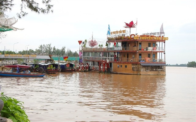Le quai de Ninh Kiêu, dans la ville de Cân Tho, offre une large gamme de produits touristiques qui attirent un grand nombre de visiteurs. Photo : VNA quai-ninh-kieu-can-tho.jpg