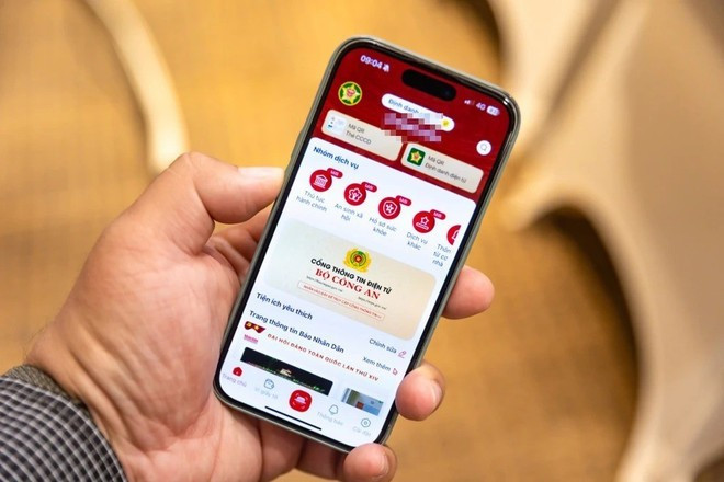L’application VNeID intègre de nombreux services publics et applications au service des citoyens. Photo : VietnamPlus vneid.jpg