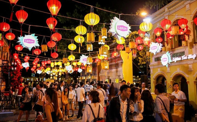 les-rues-de-hoi-an-silluminent-de-lanternes-eclatantes.jpg