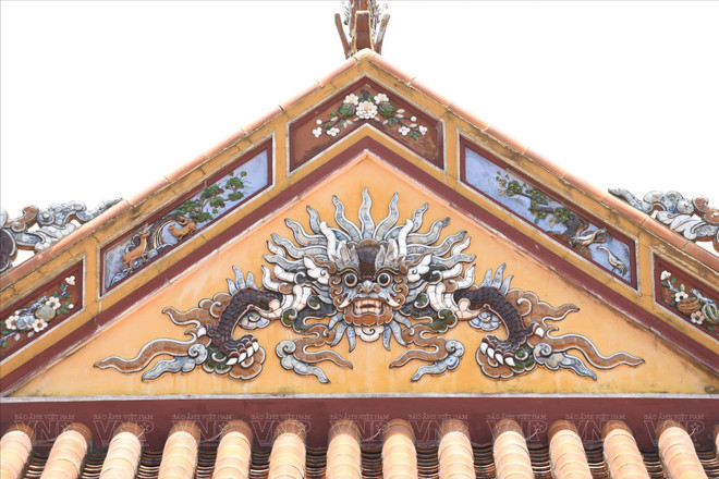 L’image du dragon est sculptée en divers endroits du palais d’An Lang. Photo : VNP palais-dan-lang.jpg