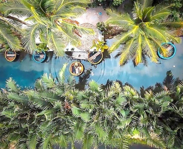 Des coracles permettent d'explorer la nature de la forêt de palmiers nipa de Câm Thanh à Hôi An. Photo : Centre de promotion du tourisme de Quang Nam cam-thanh-hoi-an.jpg
