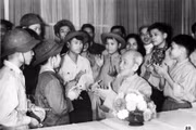 85e anniversaire de la fondation de l’Équipe des jeunes pionniers de Hô Chi Minh (15 mai 1941) : « Notre Équipe grandit avec le pays »