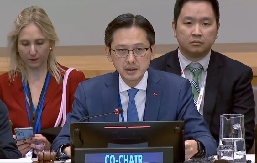 Le vice-ministre des AE Do Hung Viet copréside la session de l'AGNU sur l'élévation du niveau de la mer. Photo: VNA