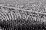 Les moments marquants du défilé militaire et populaire lors de la Fête nationale du 2 septembre 1975