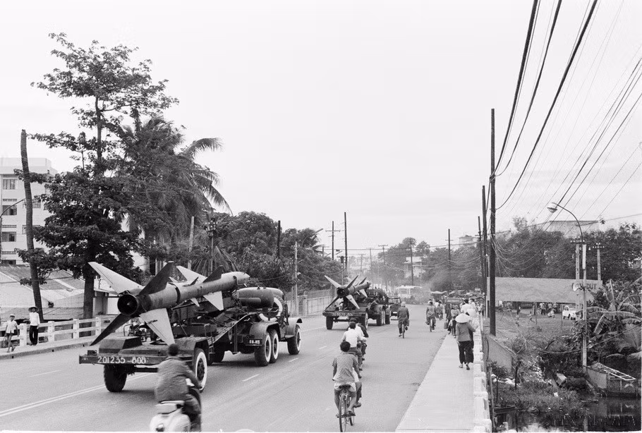 L'offensive sur Saigon pouvait commencer : toutes les forces étaient en position, galvanisées par une ferveur victorieuse. Photo:: VNA