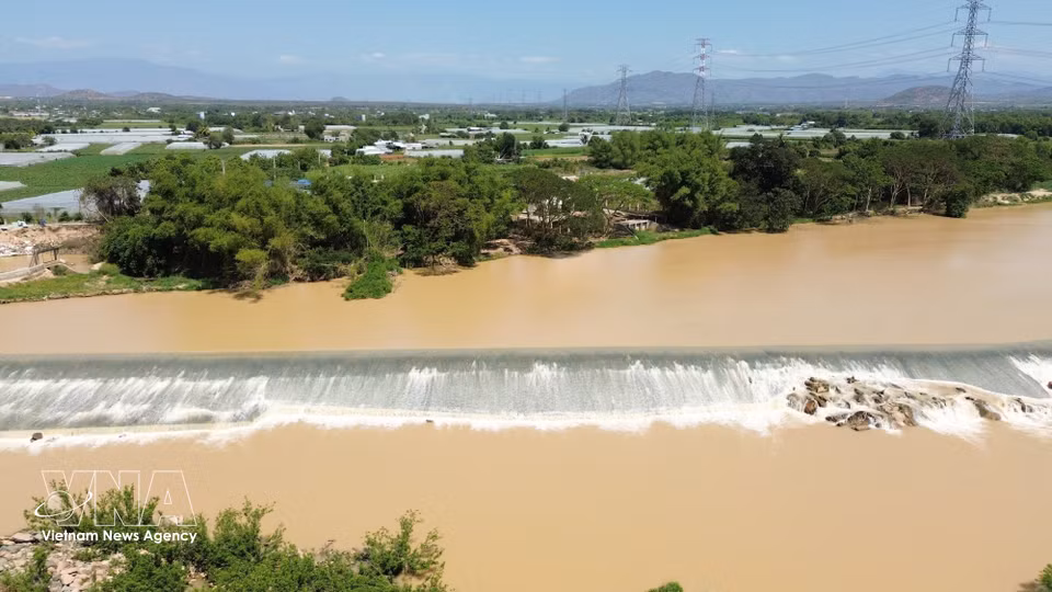 Le barrage de Nha Trinh, érigé sur la rivière Cai Phan Rang, met en lumière le savoir-faire hydraulique des anciens Chams, basé sur un ingénieux système de dérivation des eaux vers les rizières. Photo : VNA